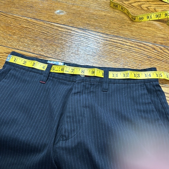 Volcom Stone Corpo Class Collection black/gray stripe shorts. Size 29. - Picture 11 of 13